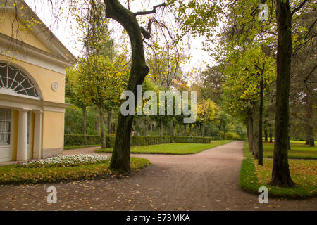 September-Tagesansicht in der alten St.Peterburg Park. Pawlowsk, Russland Stockfoto