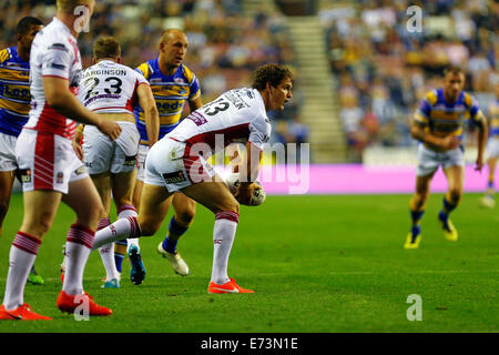 Wigan, England. 05. Sep, 2014. Super League-Rugby. Wigan Warriors gegen Leeds Rhinos. Sean O'Loughlin von Wigan Warriors geht der Ball Credit: Action Plus Sport/Alamy Live News Stockfoto