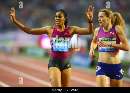 Brüssel, Belgien. 5. Sep, 2014. Kaliese Spencer (L) aus Jamaika feiert gewinnende Frauen 400m Hürden Rennen bei dem Memorial Van Damme IAAF Diamond League internationale Leichtathletik-Meeting in Brüssel, Belgien, 5. September 2014. Bildnachweis: Ye Pingfan/Xinhua/Alamy Live-Nachrichten Stockfoto