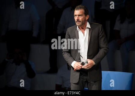 Mexico City, Mexiko. 5. Sep, 2014. Spanische Schauspieler Antonio Banderas beteiligt sich an der Mexiko Jahrhundert XXI Forum, organisiert von TELMEX-Stiftung, im Auditorio Nacional in Mexiko-Stadt, Hauptstadt von Mexiko, am 5. September 2014 statt. Bildnachweis: Alejandro Ayala/Xinhua/Alamy Live-Nachrichten Stockfoto