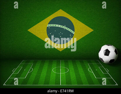 Fußball oder Fußball Feld mit Ball und Flagge von Brasilien Stockfoto