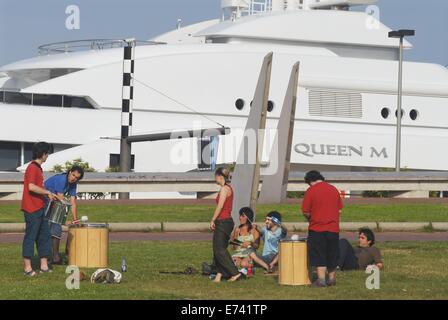 Barcelona (Spanien), große Yacht in dem touristischen Hafen Port Vell Stockfoto