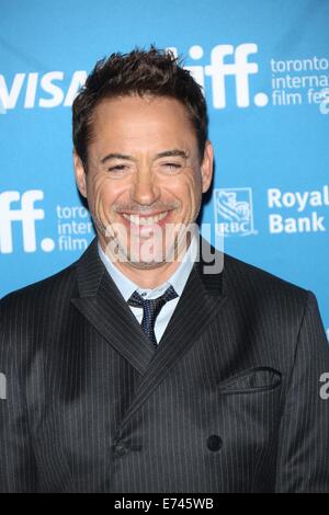 Toronto, Kanada. 05. Sep, 2014. US-Schauspieler Robert Downey Jr. stellt bei dem Fototermin von "The Judge" während der 39. Toronto International Film Festival (TIFF) in Toronto, Kanada, 5. September 2014. Das Festival findet vom 04. bis 14. September 2014. Foto: Hubert Boesl/Dpa/Alamy Live News Stockfoto