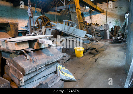 Im Inneren des Rumpfes Schleifen an der Abbeydale Industrial Hamlet, Sheffield, Yorkshire, England, UK. Stockfoto