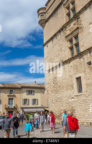 Das Schloss im Bergdorf Gordes, Luberon, Provence, Frankreich Stockfoto