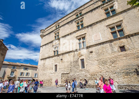 Das Schloss im Bergdorf Gordes, Luberon, Provence, Frankreich Stockfoto