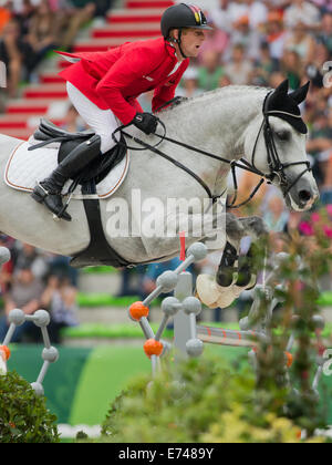 Caen, Frankreich. 06. Sep, 2014. Fahrer Marcus Ehning Deutschlands auf Pferd "Cornado NRW" konkurriert in der Geschwindigkeit springen Wettbewerb während der World Equestrian Games 2014 in Caen, Frankreich, 6. September 2014. Foto: Rolf Vennenbernd/Dpa/Alamy Live News Stockfoto