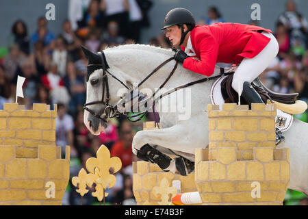 Caen, Frankreich. 06. Sep, 2014. Fahrer Daniel Deusser Deutschlands auf Pferd "Cornet d ' Amour" konkurriert in der Geschwindigkeit springen Wettbewerb während der World Equestrian Games 2014 in Caen, Frankreich, 6. September 2014. Foto: Rolf Vennenbernd/Dpa/Alamy Live News Stockfoto