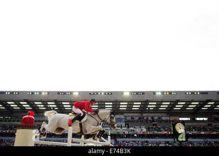 Caen, Frankreich. 06. Sep, 2014. Fahrer Daniel Deusser Deutschlands auf Pferd "Cornet d ' Amour" konkurriert in der Geschwindigkeit springen Wettbewerb während der World Equestrian Games 2014 in Caen, Frankreich, 6. September 2014. Foto: Rolf Vennenbernd/Dpa/Alamy Live News Stockfoto