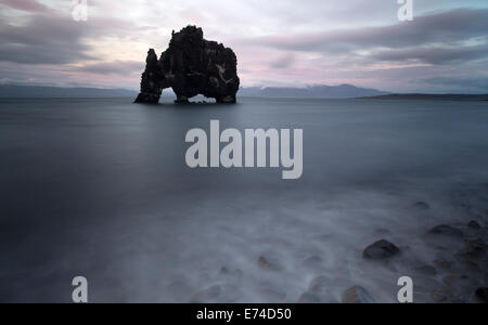 Trinken Drachen, Rock in Island ausgesetzt Stockfoto