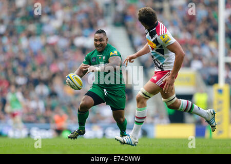 Twickenham, Großbritannien. 06. Sep, 2014. Aviva Premiership Rugby. London Irish versus Harlekine. London Irish Tighthead prop Halani Aulika auf die Ladung Credit: Action Plus Sport/Alamy Live News Stockfoto