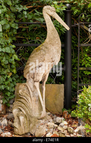 Ein Garten Skulptur in Form eines Stork Stockfoto