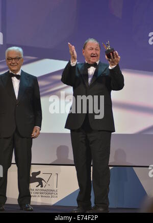 Venedig, Italien. 6. Sep, 2014. Schwedische Regisseur Roy Andersson gewinnt den Top Golden Lion Award für den besten Film für seinen Film "A Taube saß auf A Branch reflektieren auf Existenz" bei den 71. Internationalen Filmfestspielen in Venedig, Italien, 6. September 2014. Bildnachweis: Liu Lihang/Xinhua/Alamy Live-Nachrichten Stockfoto