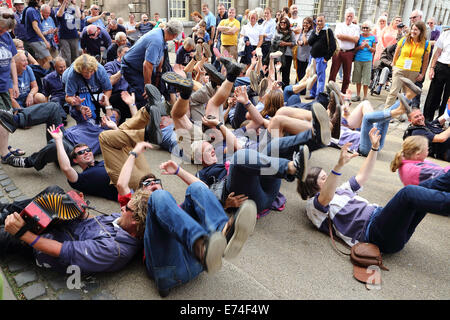 London, UK. 6. September 2014. Mannschaft Parade am Großsegler-Event in Greenwich, London Credit: Beata Moore/Alamy Live News Stockfoto