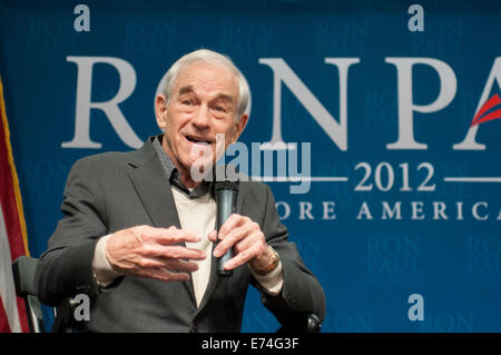 Presidential hoffnungsvoll, Texas Kongressabgeordnete Ron Paul spricht mit potentiellen Unterstützern in Durham, NH. 06.01.2014 Stockfoto