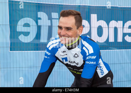 Liverpool, Merseyside, England 6. September 2014. Scott Twaites, Paul Voss, Daniel Schorn, Sam Bennet Jan Barta & Leopold Team NetApp-Endura: Deutschland Leopold Konig, der einem achtbaren siebten bei der diesjährigen Tour de France beendet, ist eine große allgemeine Klassifizierung-Anwärter eine Freunde Leben Tour of Britain. Team-Präsentationen und Einführungen auf der Bühne im Chavasse Park am Samstagabend als Fahrer für das Rennen am Sonntag richtig weiter vorbereiten. Die Tour of Britain ist Großbritanniens größte professionelle Radrennen und größte frei zu zuschauen Sportveranstaltung des Landes. Bildnachweis: Mar Photographics/Alamy Li Stockfoto