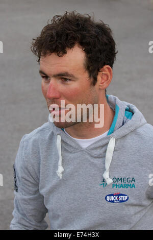 Liverpool, Merseyside, England 6. September 2014. Mark Cavendish Omega Pharma - Quick Step Team an die Freunde Leben Tour of Britain. Team-Präsentationen und Einführungen auf der Bühne im Chavasse Park am Samstagabend als Fahrer für das Rennen am Sonntag richtig weiter vorbereiten. Die Tour of Britain ist Großbritanniens größte professionelle Radrennen und größte frei zu zuschauen Sportveranstaltung des Landes. Bildnachweis: Mar Photographics/Alamy Live-Nachrichten Stockfoto