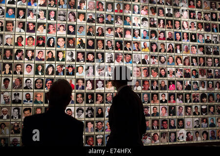 Präsident Barack Obama tourt das National September 11 Memorial & Museum mit ehemaligen New Yorker Bürgermeister Michael Bloomberg. Stockfoto