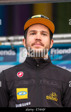 Liverpool, Merseyside, England 6. September 2014. MTN Qhubeka: Afrika Südafrikas erste ProContinental Team. Deutscher Fahrer Gerald Ciolek führt ein Team verzweifelt mit SuperSport Rundfunk das Rennen in Afrika zu beeindrucken. Freunde Leben Tour of Britain. Team-Präsentationen und Einführungen auf der Bühne im Chavasse Park am Samstagabend als Fahrer für das Rennen am Sonntag richtig weiter vorbereiten. Die Tour of Britain ist Großbritanniens größte professionelle Radrennen und größte frei zu zuschauen Sportveranstaltung des Landes. Bildnachweis: Mar Photographics/Alamy Live-Nachrichten Stockfoto