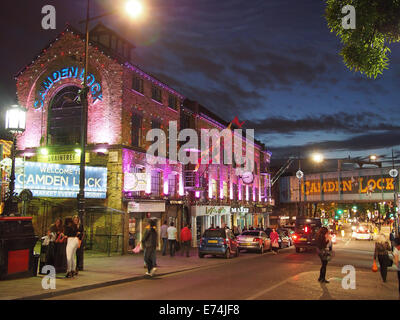 Blick auf bunte Camden Lock in der Nacht Stockfoto