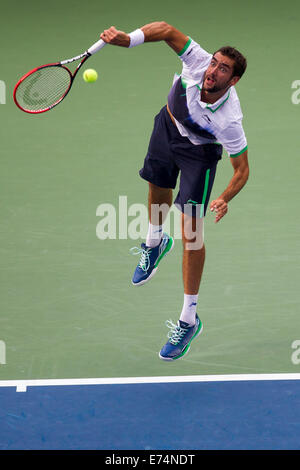 New York, USA. 6. Sep, 2014. Marin Cilic (CRO) besiegt Roger Federer (SUI im Halbfinale der Männer. Bildnachweis: PCN Fotografie/Alamy Live-Nachrichten Stockfoto