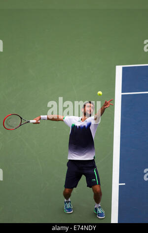 New York, USA. 6. Sep, 2014. Marin Cilic (CRO) besiegt Roger Federer (SUI im Halbfinale der Männer. Bildnachweis: PCN Fotografie/Alamy Live-Nachrichten Stockfoto