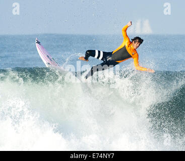 San Onofre/San Clemente, Kalifornien, U.S. 6. Sep, 2014. Brasiliens Gabriel Medina kam früh am Samstag in der Reihenfolge zum Aufwärmen für das, was werden der Hurley Pro ab nächster Woche. Hurrikan und tropischer Sturm Norbert größer als normale Wellen gebracht Trestles Surfspot am San Onofre State Beach, südlich von San Clemente, am Samstag mit Wellen voraussichtlich am Sonntagabend an Größe zunehmen und ins Montag. Bildnachweis: ZUMA Press, Inc./Alamy Live-Nachrichten Stockfoto