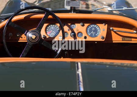 Torino, Italien. 6. September 2014. Cockpit eines 1955 Jaguar XK 140 OTS. Sammler von historischen Automobilen in Turin für ein Auto Eleganz Auswahlverfahren erfüllt. Stockfoto