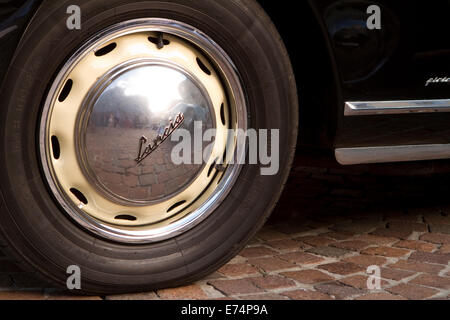 Turin, Italien. 6. September 2014. Das Rad von einem Lancia Aurelia B52. Sammler von historischen Autos trafen sich in Torino für einen Auto-Eleganz-Wettbewerb. Stockfoto