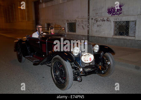 Turin, Italien. 6. September 2014. Eine 1931 OM 665 SS MM "Superba" in eine Nachtfahrt. Sammler von historischen Autos trafen sich in Torino für einen Auto-Eleganz-Wettbewerb. Stockfoto