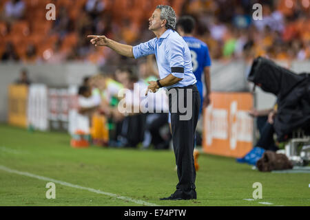 Houston, Texas, USA. 6. Sep, 2014. Montreal Impact Cheftrainer Frank Klopas beschreibt, während ein MLS-Spiel zwischen Houston Dynamo und Montreal Impact BBVA Compass-Stadion in Houston, TX am 6. September 2014. Der Dynamo gewann das Spiel 3: 2. Bildnachweis: Trask Smith/ZUMA Draht/Alamy Live-Nachrichten Stockfoto