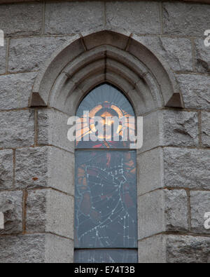 Glasfenster im crathie Kirk, wo der britischen königlichen Familie Gottesdienst in Balmoral Castle, Schottland. Stockfoto