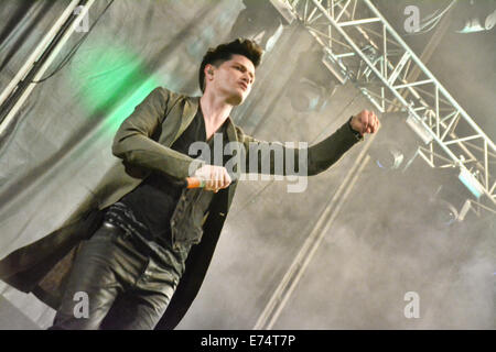 Gibraltar. 6. Sep, 2014. Die internationale Band The Script unter der Leitung von Sänger Danny O'Donoghue, titelte die Gibraltar Musik Festivals 2014 im Victoria-Stadion in Gibraltar. Die Band gehörte zu einer der vielen Gruppen, die heute in Gibraltar gespielt. Andere Künstler enthalten Rita Ora, John Newman, Tony Hadley, James Arthur und Newton Faulkner aus einer Liste mit 29 Gruppen und Künstler. Die Gibraltar-Musik-Festival ist eine jährliche Veranstaltung in Gibraltar am Ende jedes Jahr im Sommer. Bildnachweis: Stephen Ignacio/Alamy Live-Nachrichten Stockfoto