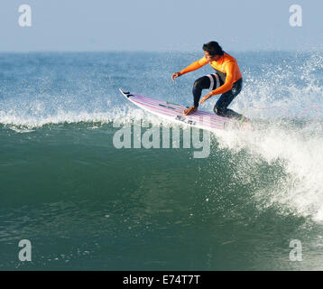 San Onofre/San Clemente, Kalifornien, U.S. 6. Sep, 2014. Brasiliens Gabriel Medina kam früh am Samstag in der Reihenfolge zum Aufwärmen für das, was werden der Hurley Pro ab nächster Woche. Hurrikan und tropischer Sturm Norbert größer als normale Wellen gebracht Trestles Surfspot am San Onofre State Beach, südlich von San Clemente, am Samstag mit Wellen voraussichtlich am Sonntagabend an Größe zunehmen und ins Montag. Bildnachweis: ZUMA Press, Inc./Alamy Live-Nachrichten Stockfoto