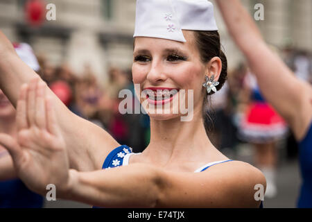 Brüssel, Belgien. 6. Sep, 2014. Majoretten beteiligen sich an des Ballons Day Parade im Rahmen des jährlichen Comic Book Festival in Brüssel auf 06.09.2014 Credit: Dpa picture-Alliance/Alamy Live News Stockfoto