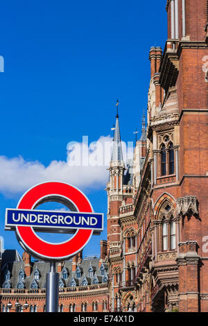 Unterirdische Zeichen mit Hl.Pankratius Station - London Stockfoto