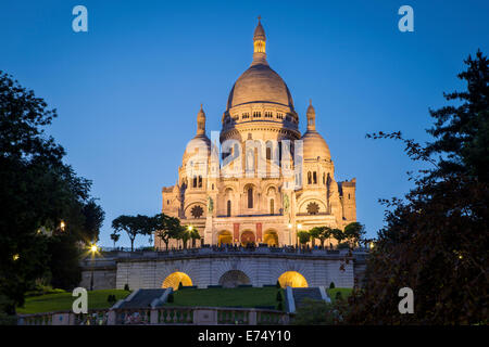 Dämmerung über Basilique du Sacre Coeur, Montmartre, Paris, Frankreich Stockfoto