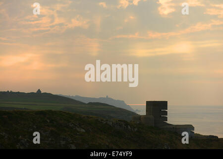 Pleinmont Punkt, Guernsey, Channel Islands. 7. September 2104. Ein nebliger Start in den Tag als die Sonne beginnt zu verbrennen der Nebel über die Süd Küste von Guernsey. Die Wettervorhersage für September ist besser als August für einen Großteil des Vereinigten Königreichs wie August das coolste seit über zwanzig Jahren war. Bildnachweis: Robert Smith/Alamy Live-Nachrichten Stockfoto