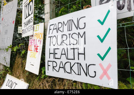 Belcoo, Nordirland. 2. September 2014 - Anti-Fracking Kampagne im Steinbruch im Besitz von Tamboran Stockfoto