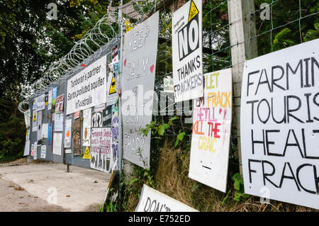 Belcoo, Nordirland. 2. September 2014 - Anti-Fracking Kampagne im Steinbruch im Besitz von Tamboran Stockfoto