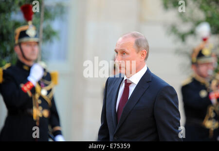 Der russische Präsident Vladimir Putin trifft französische Präsident Francois Hollande im Elysée-Palast in Paris Stockfoto