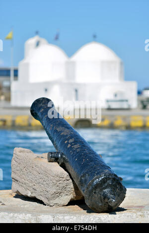 Alte Kanone in Aegina Hafen, Insel Aegina, Griechenland Stockfoto