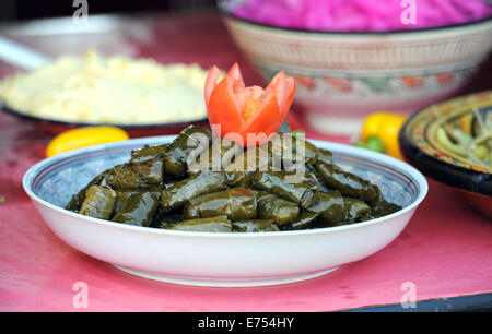 Brighton, Sussex, UK. 7. Sep, 2014. Gefüllte Weinblätter auf einen griechischen Stand auf der Brighton und Hove Herbst Food and Drink Festival UK Credit: Simon Dack/Alamy Live News Stockfoto