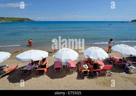 Der Strand von Agia Marina in Aegina Insel, Griechenland Stockfoto