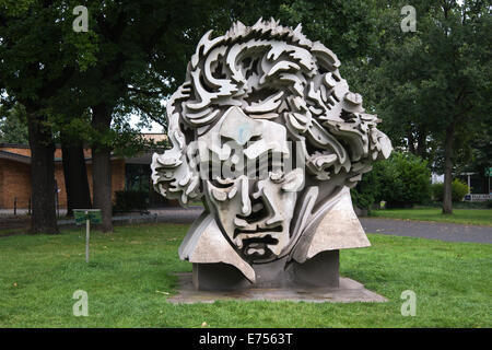 Beethoven-Denkmal vor der Beethovenhalle in Bonn, Deutschland, Europa Stockfoto