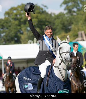 Stamford, Großbritannien. September 2014. Die Land Rover Burghley Horse Trials. In Aktion während der Show Jumping Phase am 4. Tag. Die Land Rover Burghley Horse finden vom 4. Bis 7. September statt. Kredit: Stephen Bartholomew/Alamy Live News Stockfoto