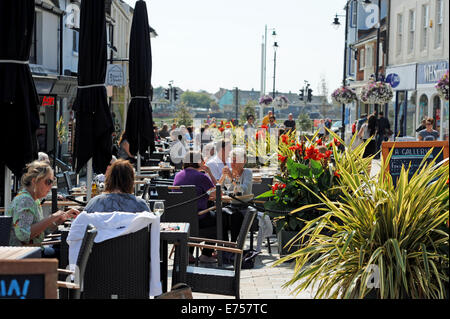 Shoreham Sussex UK Essen al Fresco-Stil in East Street Shoreham auf dem Seeweg Stockfoto