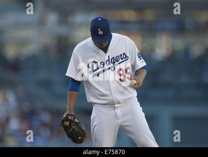 Los Angeles, Kalifornien, Vereinigte Staaten von Amerika, USA. 6. Sep, 2014. Hyun-Jin Ryu #99 von den Los Angeles Dodgers wirft einen Pitch gegen die Arizona Diamondbacks im Dodger Stadium in Los Angeles, California.ARMANDO ARORIZO auf 6. September 2014 © Armando Arorizo/Prensa Internacional/ZUMA Draht/Alamy Live News Stockfoto