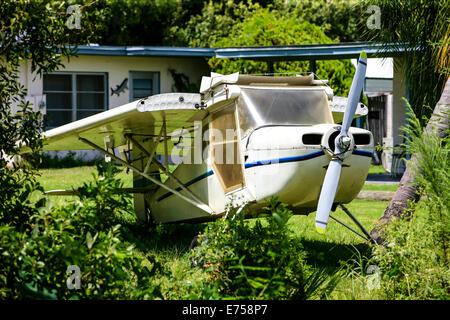 Alte Flugzeuge im ländlichen SW Florida aufgegeben Stockfoto