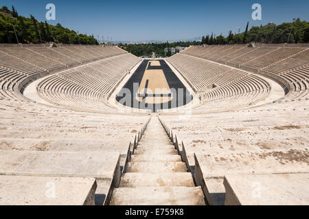 Blick vom Thetop des Olympia-Stadions in Athen, Austragungsort der ersten Olympischen Spiele der Neuzeit Stockfoto